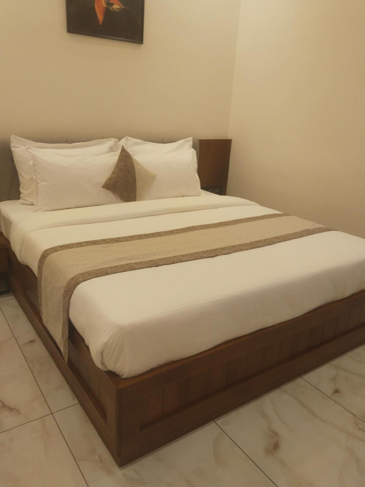 Parivar Residency Hotel Ullāl Екстериор снимка